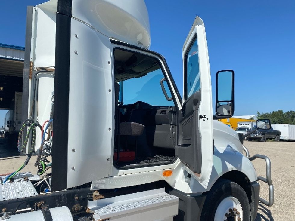 Day Cab Tractor-Heavy Duty Tractors-International-2019-LT625-Lincoln-ND-309,765\n\t\tmiles-$ 38,250 - Image 12