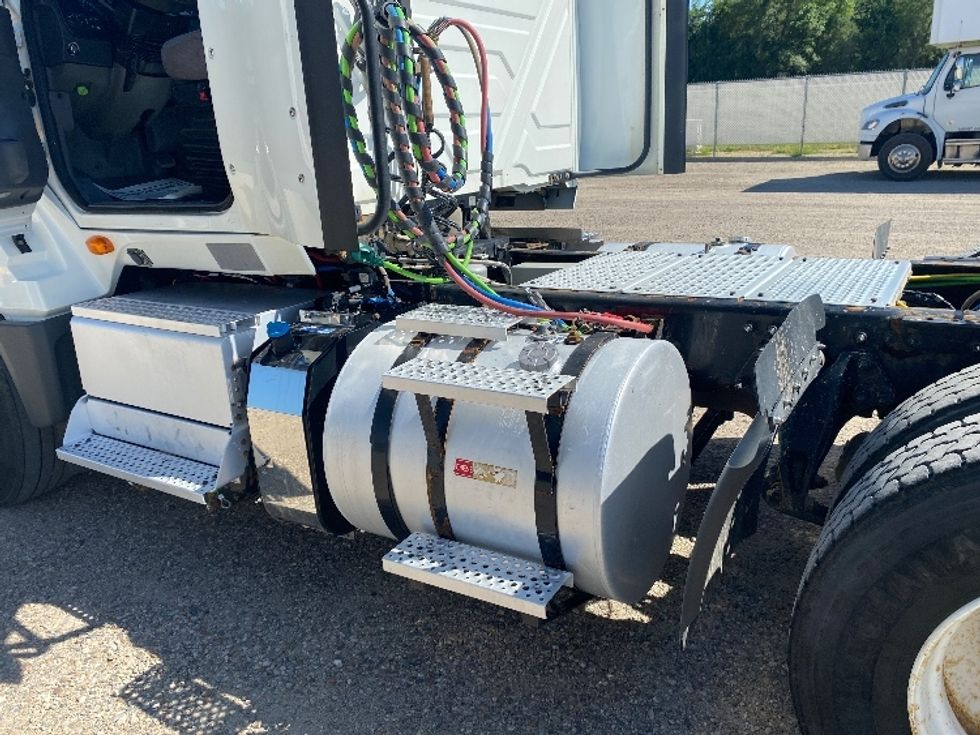 Day Cab Tractor-Heavy Duty Tractors-International-2019-LT625-Lincoln-ND-309,765\n\t\tmiles-$ 38,250 - Image 17