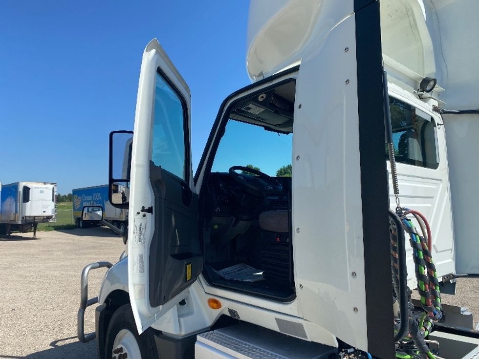 Day Cab Tractor-Heavy Duty Tractors-International-2019-LT625-Lincoln-ND-309,765\n\t\tmiles-$ 38,250 - Image 9