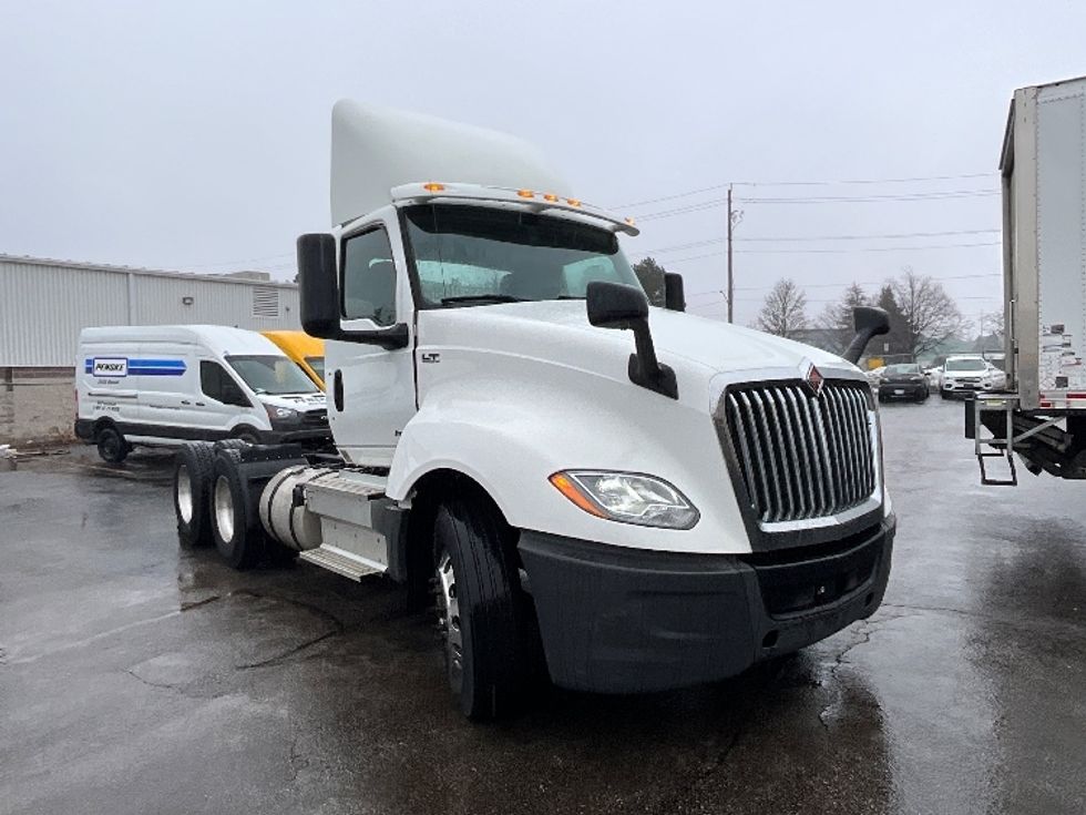 Day Cab Tractor-Heavy Duty Tractors-International-2019-LT625-London-ON-300,473\n\t\tkm-$ 36,500 - Image 1