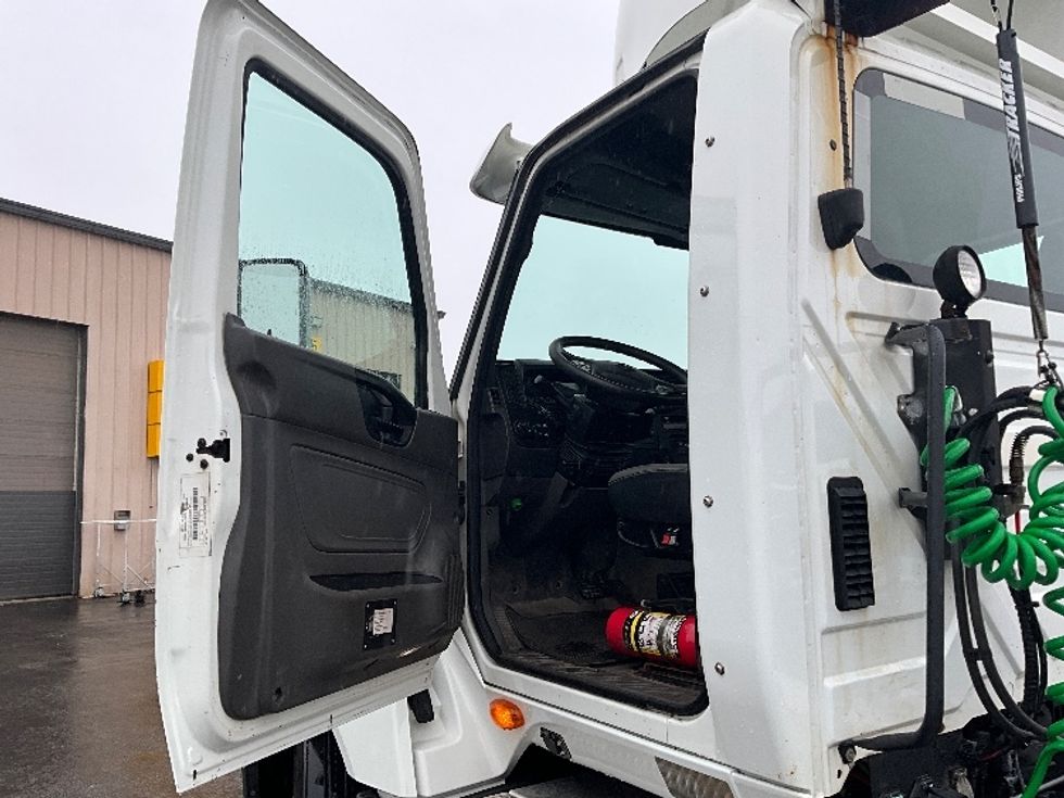 Day Cab Tractor-Heavy Duty Tractors-International-2019-LT625-London-ON-300,473\n\t\tkm-$ 36,500 - Image 10