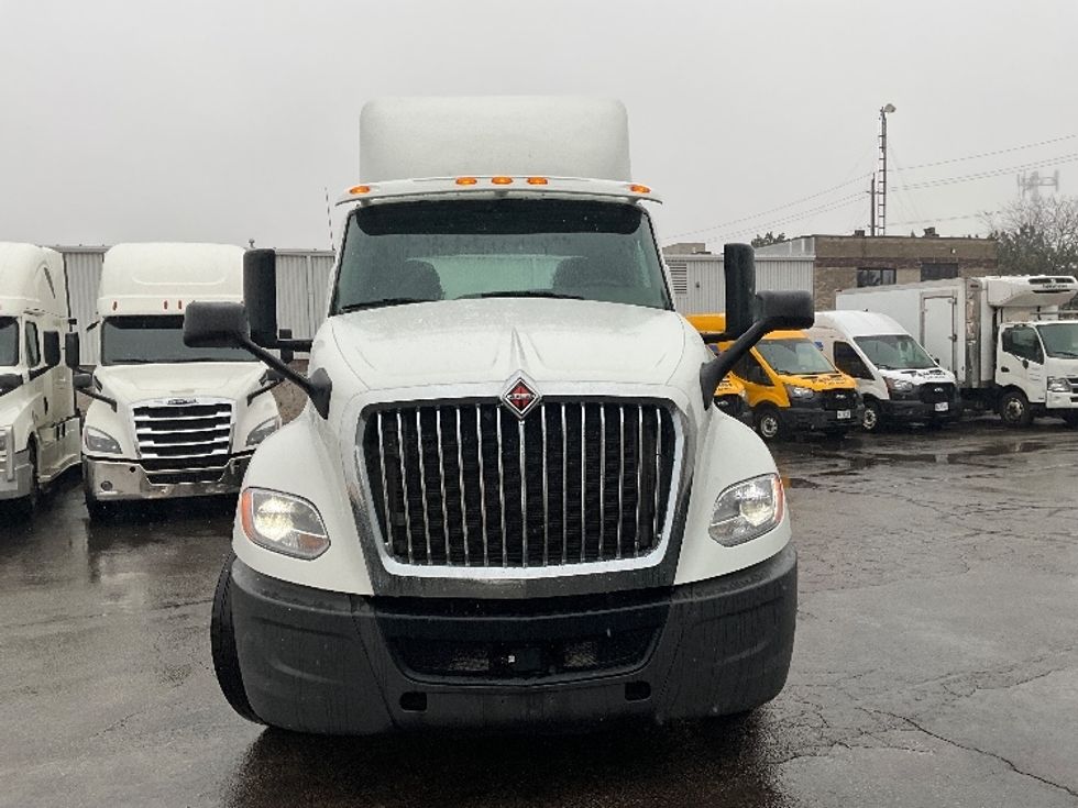 Day Cab Tractor-Heavy Duty Tractors-International-2019-LT625-London-ON-300,473\n\t\tkm-$ 36,500 - Image 2
