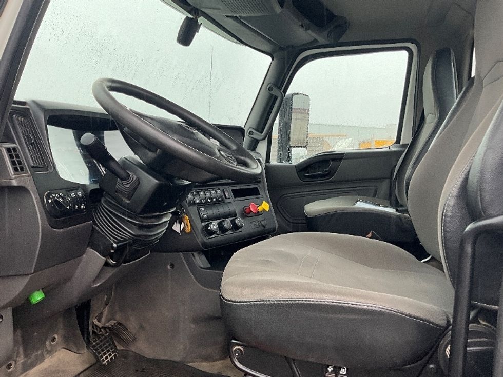 Day Cab Tractor-Heavy Duty Tractors-International-2019-LT625-London-ON-300,473\n\t\tkm-$ 36,500 - Image 8