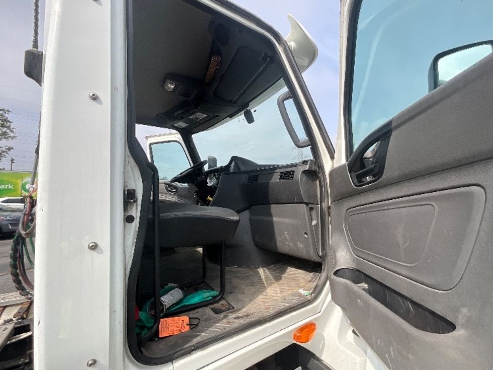 Day Cab Tractor-Heavy Duty Tractors-International-2019-LT625-London-ON-557,128\n\t\tkm-$ 33,750 - Image 12