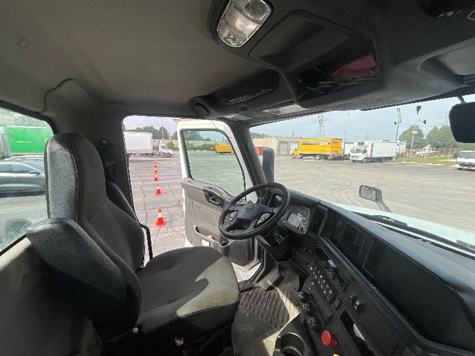 Day Cab Tractor-Heavy Duty Tractors-International-2019-LT625-London-ON-557,128\n\t\tkm-$ 33,750 - Image 14