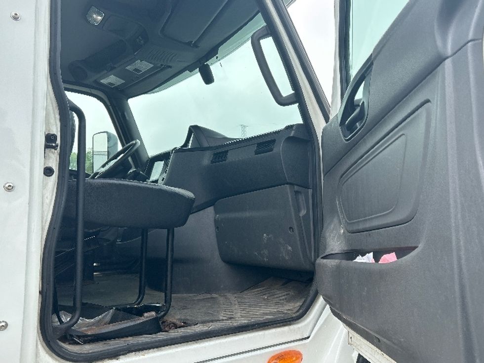 Day Cab Tractor-Heavy Duty Tractors-International-2019-LT625-London-ON-602,476\n\t\tkm-$ 31,500 - Image 12