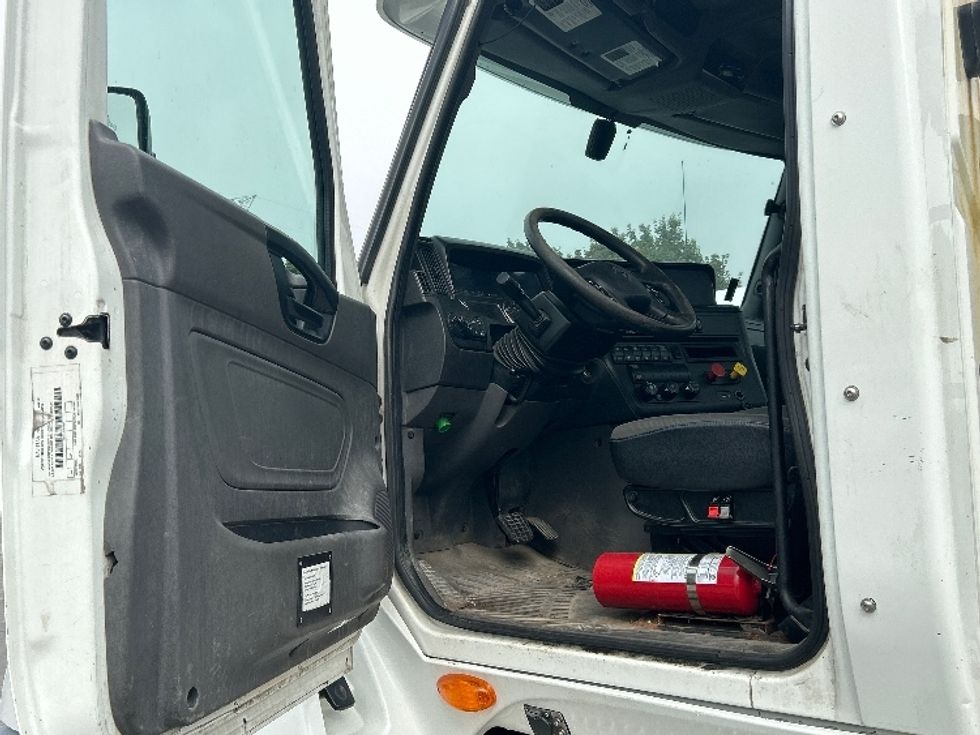 Day Cab Tractor-Heavy Duty Tractors-International-2019-LT625-London-ON-602,476\n\t\tkm-$ 31,500 - Image 9
