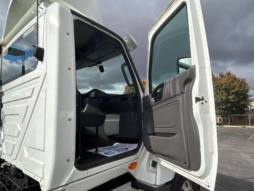 Day Cab Tractor-Heavy Duty Tractors-International-2019-LT625-London-ON-609,048\n\t\tkm-$ 31,250 - Image 12