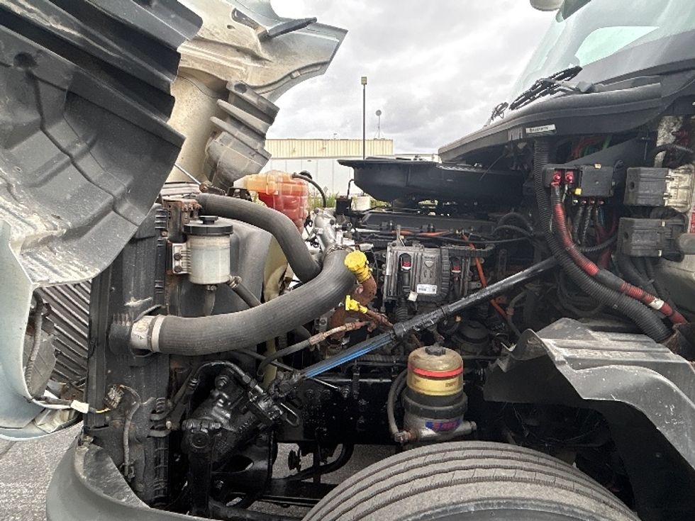 Day Cab Tractor-Heavy Duty Tractors-International-2019-LT625-London-ON-609,048\n\t\tkm-$ 31,250 - Image 16