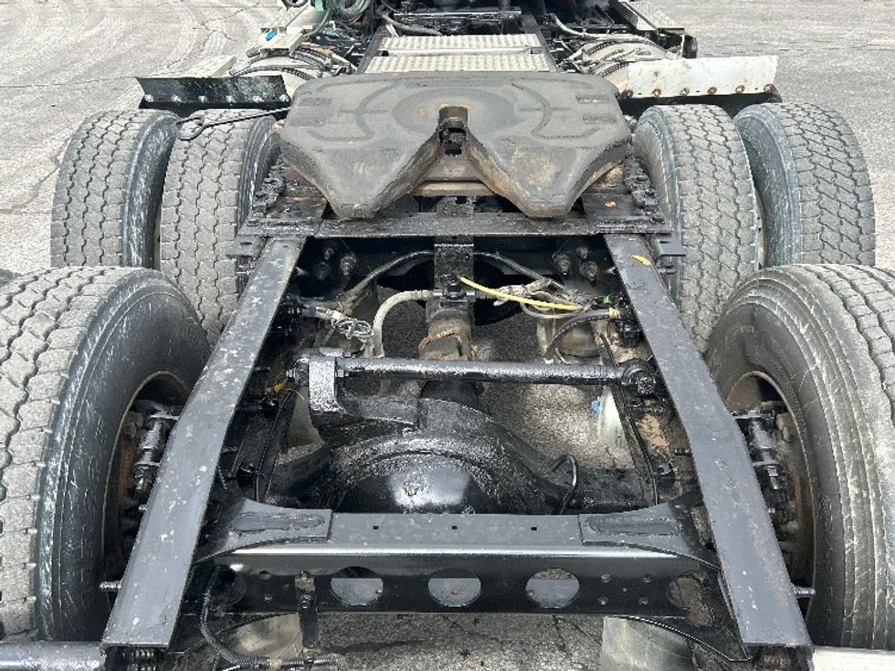 Day Cab Tractor-Heavy Duty Tractors-International-2019-LT625-London-ON-609,048\n\t\tkm-$ 31,250 - Image 6