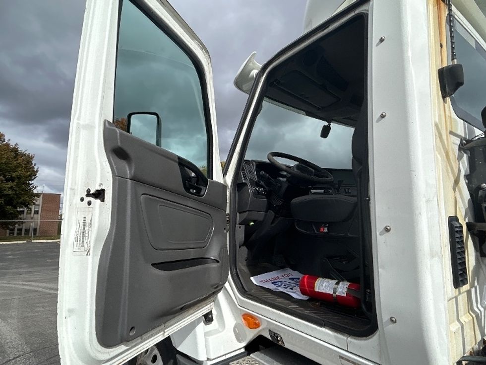 Day Cab Tractor-Heavy Duty Tractors-International-2019-LT625-London-ON-609,048\n\t\tkm-$ 31,250 - Image 9