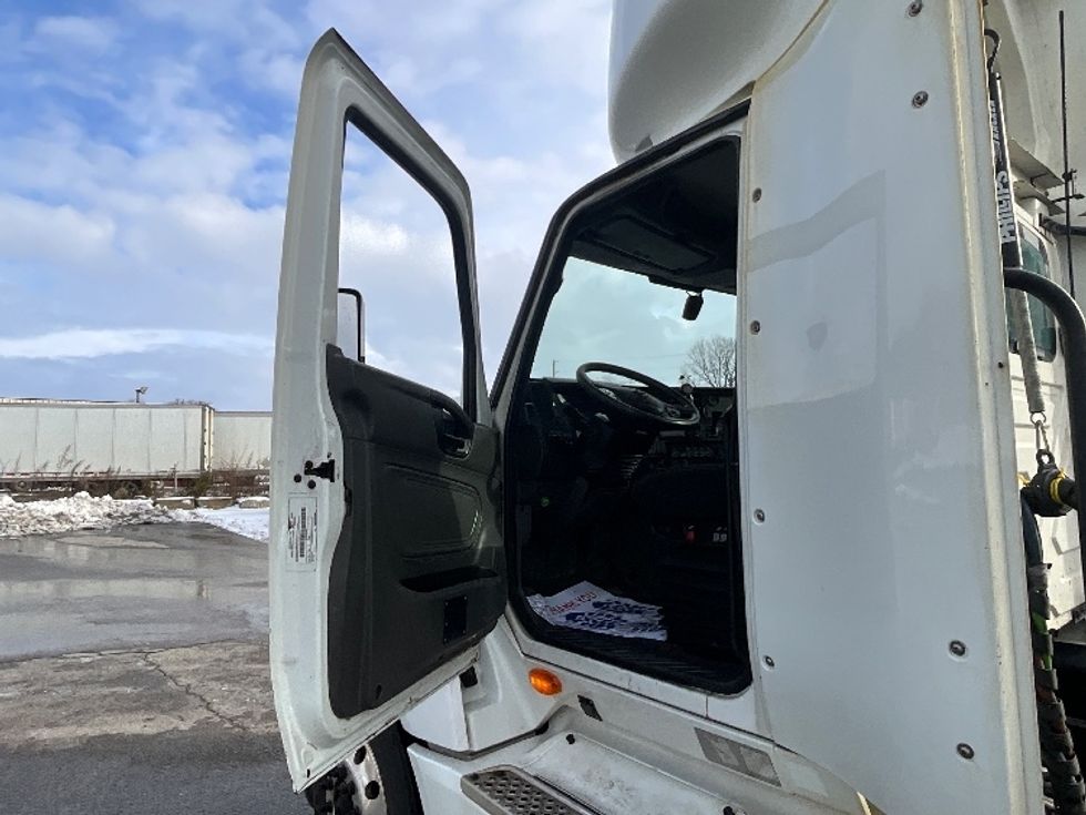 Day Cab Tractor-Heavy Duty Tractors-International-2019-LT625-London-ON-646,286\n\t\tkm-$ 41,000 - Image 9