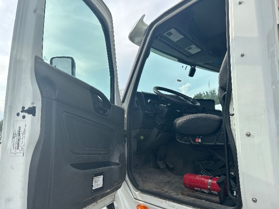 Day Cab Tractor-Heavy Duty Tractors-International-2019-LT625-London-ON-646,607\n\t\tkm-$ 29,500 - Image 9