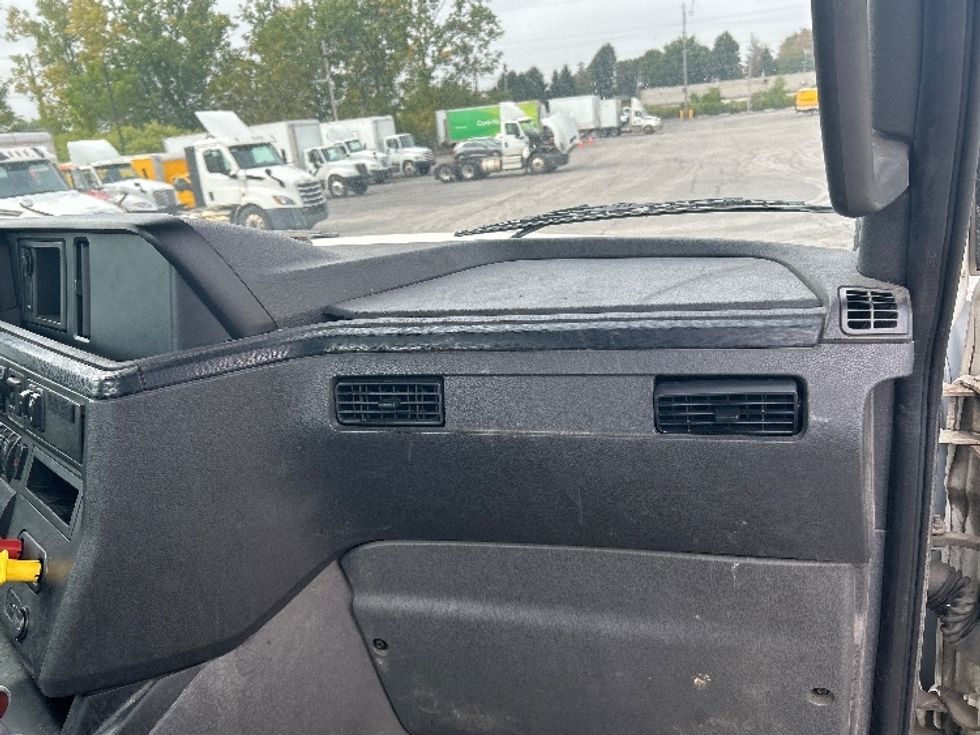 Day Cab Tractor-Heavy Duty Tractors-International-2019-LT625-London-ON-649,901\n\t\tkm-$ 29,500 - Image 13