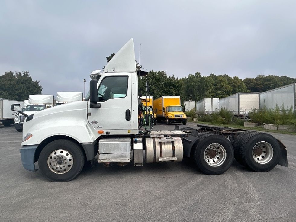 Day Cab Tractor-Heavy Duty Tractors-International-2019-LT625-London-ON-649,901\n\t\tkm-$ 29,500 - Image 4