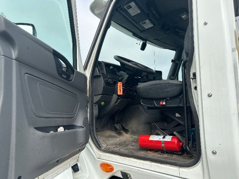 Day Cab Tractor-Heavy Duty Tractors-International-2019-LT625-London-ON-649,901\n\t\tkm-$ 29,500 - Image 9