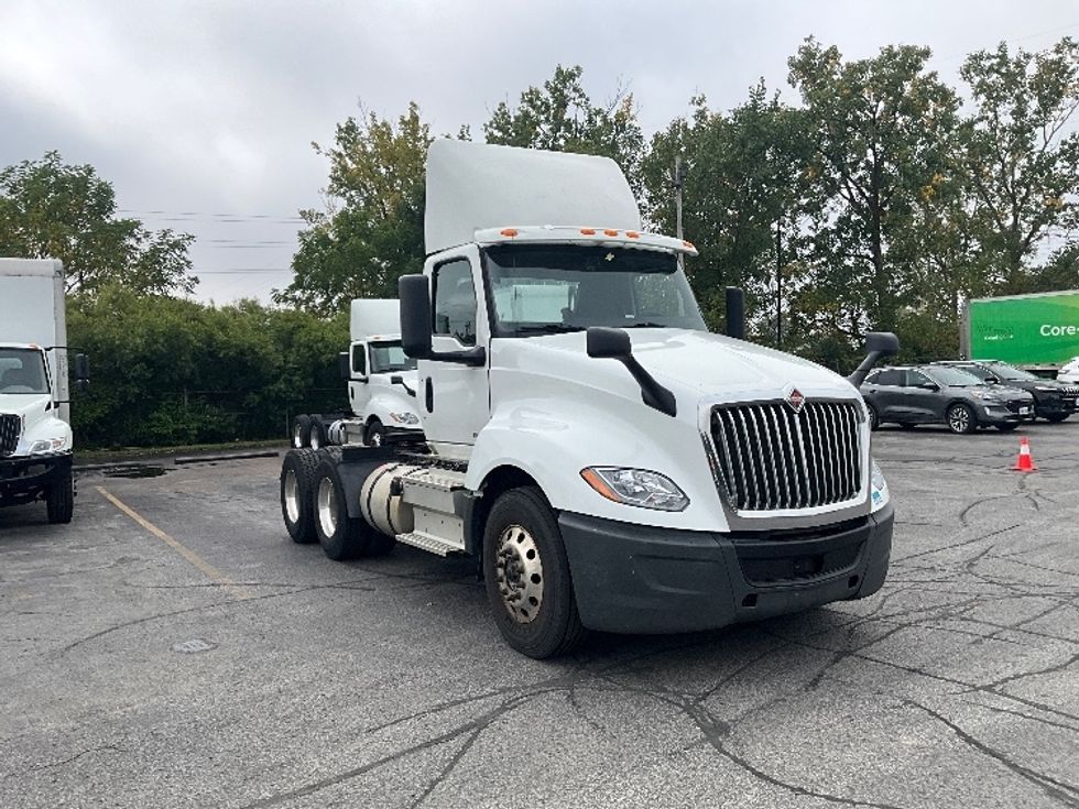 Day Cab Tractor-Heavy Duty Tractors-International-2019-LT625-London-ON-691,492\n\t\tkm-$ 27,500 - Image 1