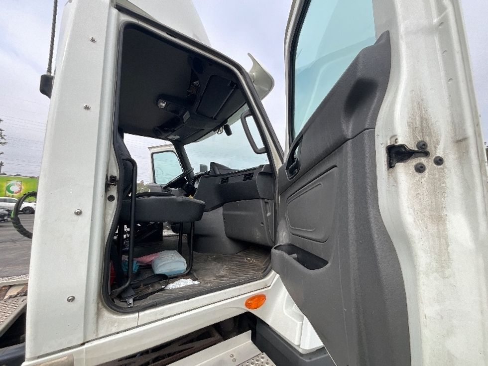 Day Cab Tractor-Heavy Duty Tractors-International-2019-LT625-London-ON-691,492\n\t\tkm-$ 27,500 - Image 10