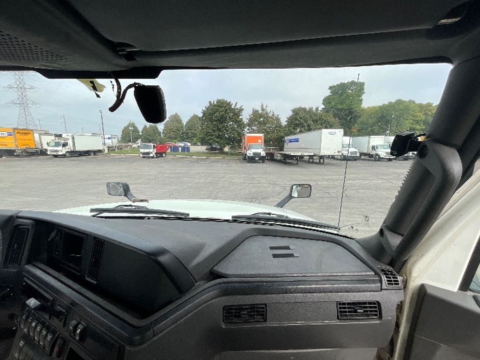 Day Cab Tractor-Heavy Duty Tractors-International-2019-LT625-London-ON-691,492\n\t\tkm-$ 27,500 - Image 11