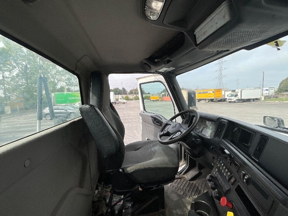 Day Cab Tractor-Heavy Duty Tractors-International-2019-LT625-London-ON-691,492\n\t\tkm-$ 27,500 - Image 12