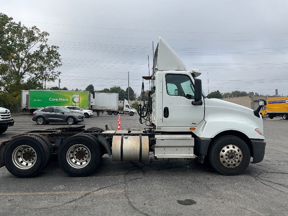 Day Cab Tractor-Heavy Duty Tractors-International-2019-LT625-London-ON-691,492\n\t\tkm-$ 27,500 - Image 8