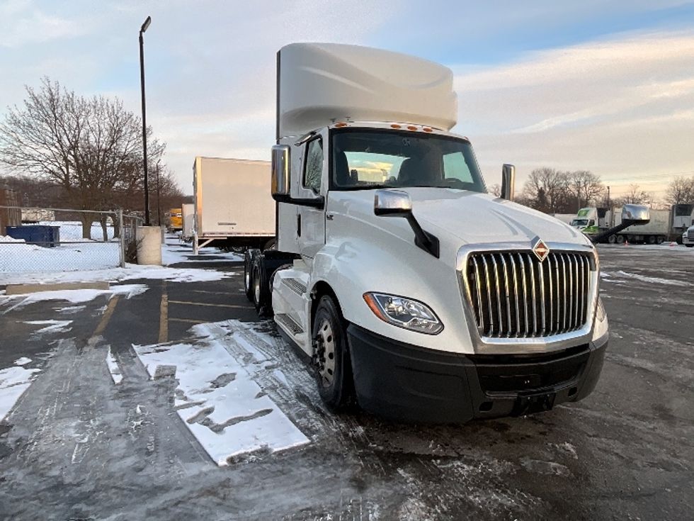 Day Cab Tractor-Heavy Duty Tractors-International-2019-LT625-London-ON-699,961\n\t\tkm-$ 38,500 - Image 1