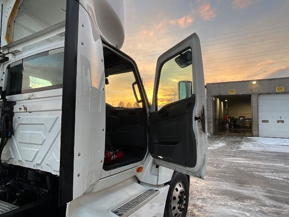 Day Cab Tractor-Heavy Duty Tractors-International-2019-LT625-London-ON-699,961\n\t\tkm-$ 38,500 - Image 12