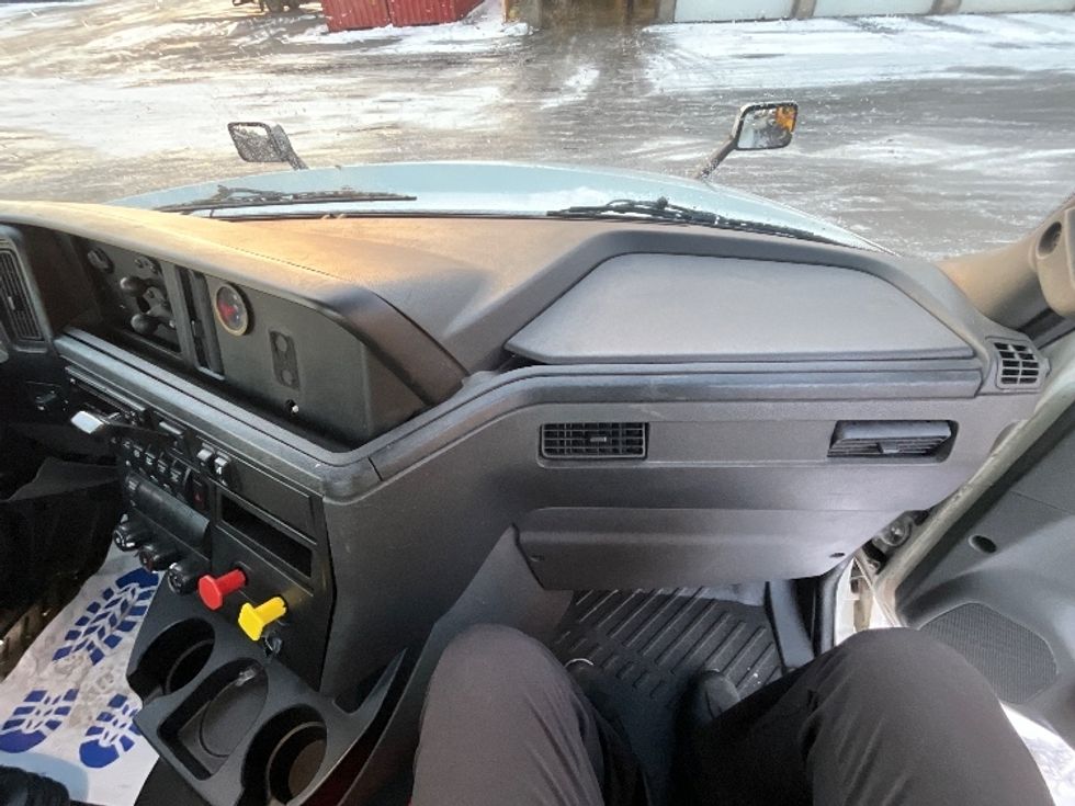 Day Cab Tractor-Heavy Duty Tractors-International-2019-LT625-London-ON-699,961\n\t\tkm-$ 38,500 - Image 14