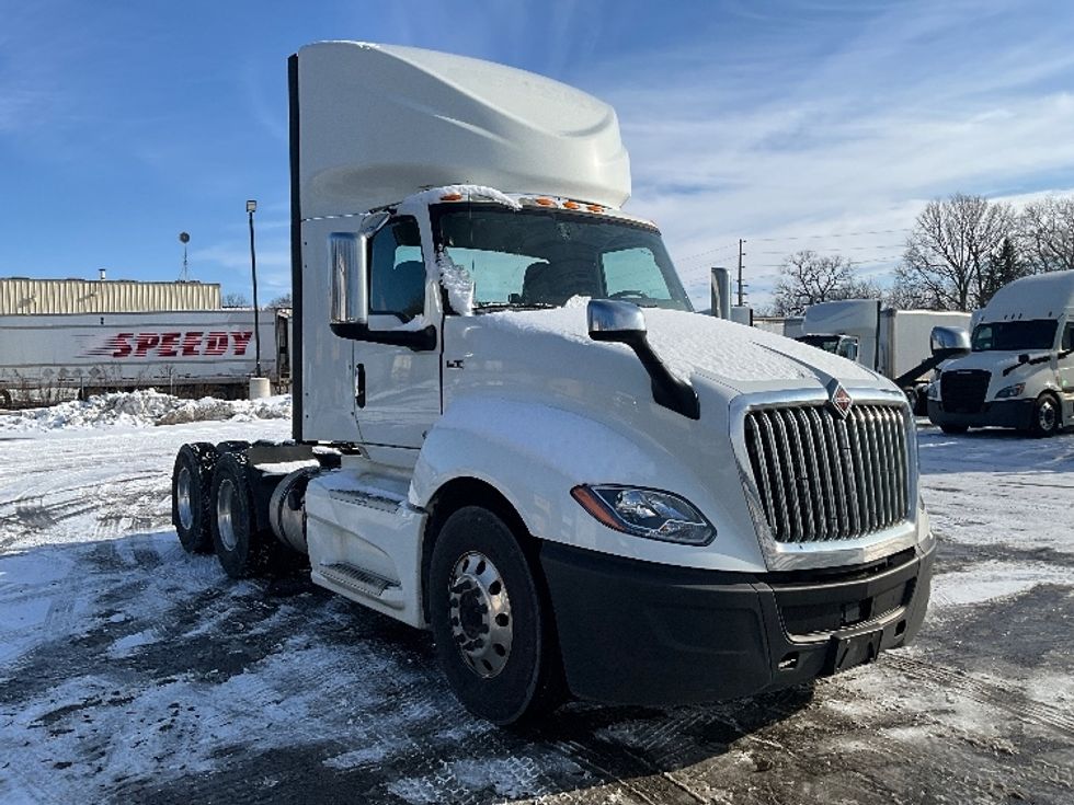 Day Cab Tractor-Heavy Duty Tractors-International-2019-LT625-London-ON-704,673\n\t\tkm-$ 38,500 - Image 1