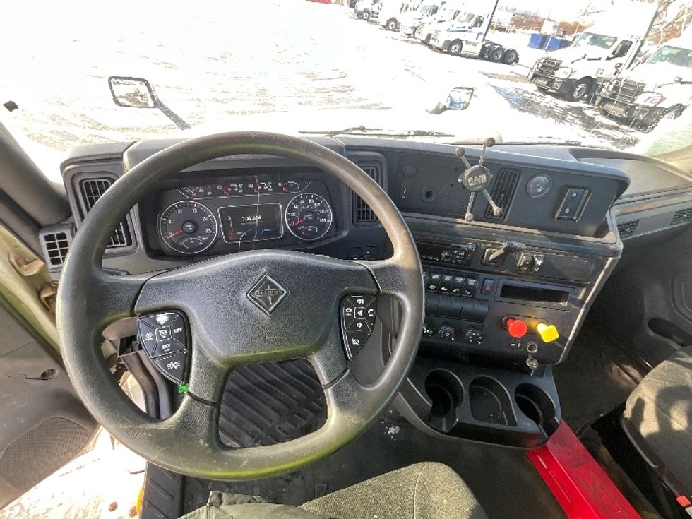 Day Cab Tractor-Heavy Duty Tractors-International-2019-LT625-London-ON-704,673\n\t\tkm-$ 38,500 - Image 11