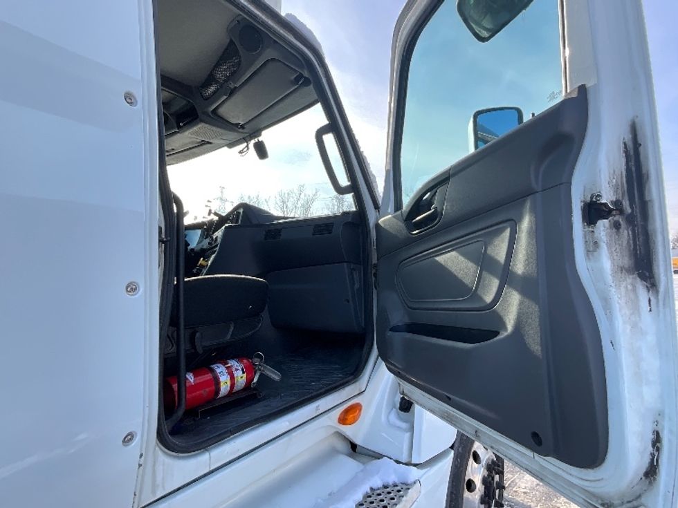 Day Cab Tractor-Heavy Duty Tractors-International-2019-LT625-London-ON-704,673\n\t\tkm-$ 38,500 - Image 12