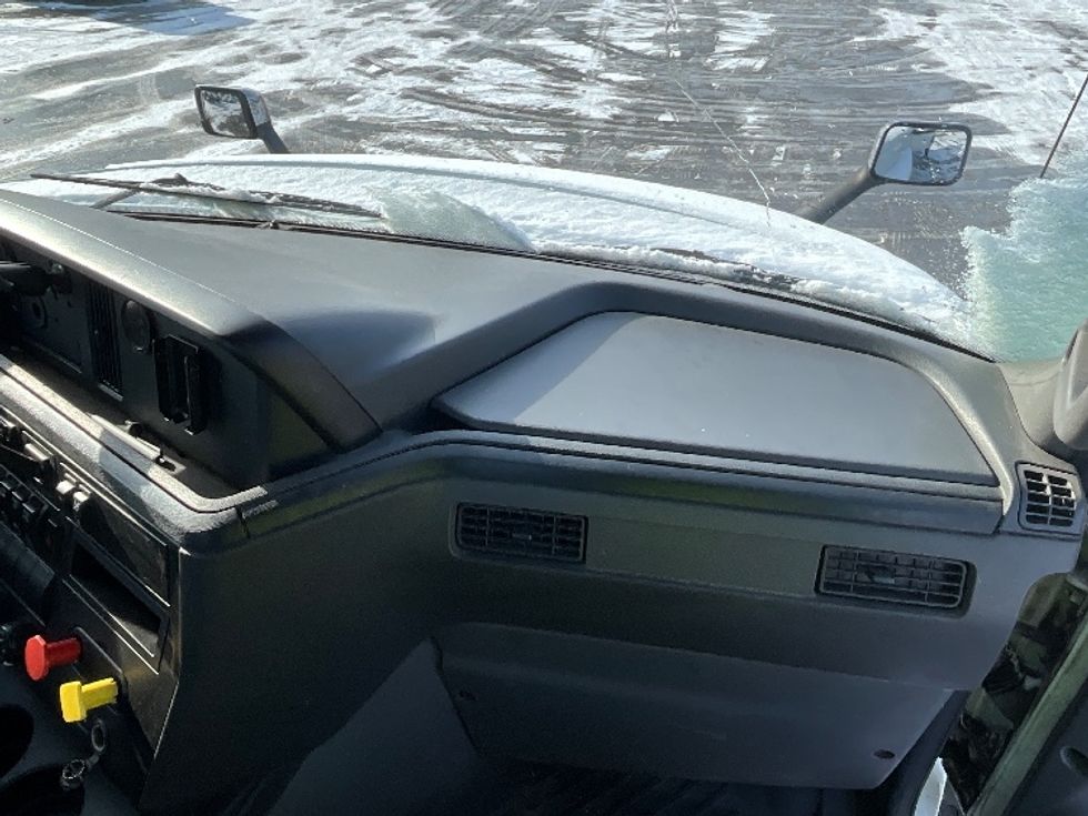 Day Cab Tractor-Heavy Duty Tractors-International-2019-LT625-London-ON-704,673\n\t\tkm-$ 38,500 - Image 13