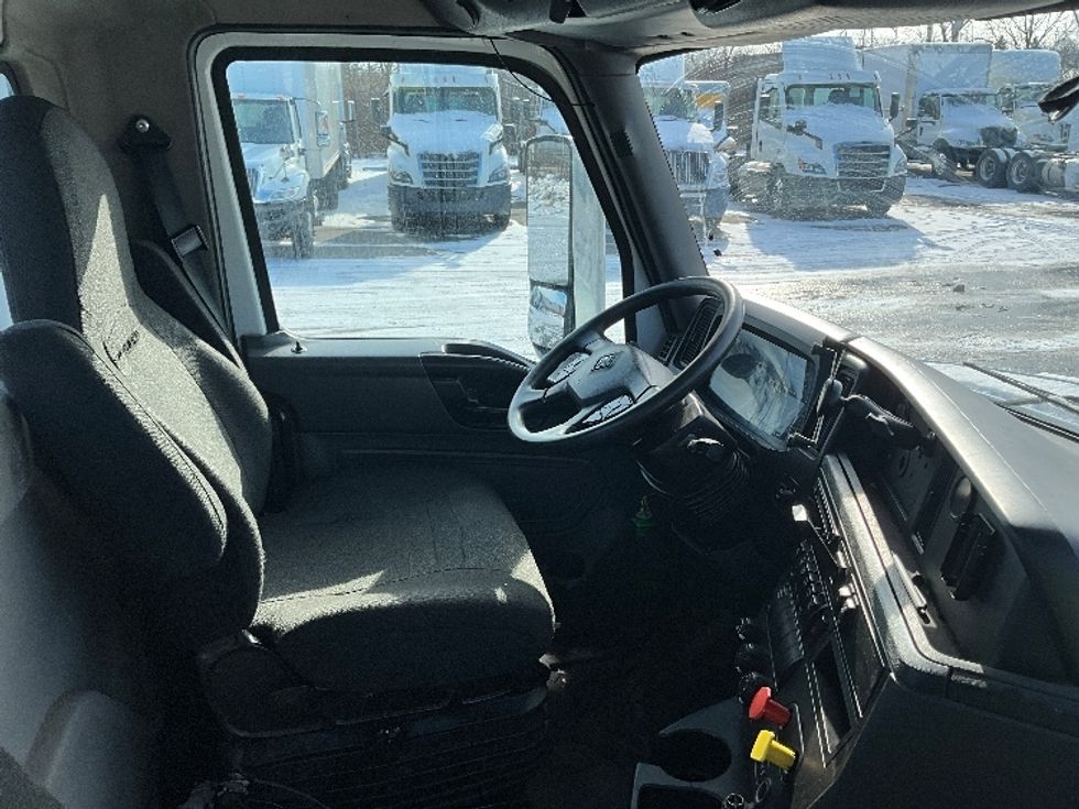 Day Cab Tractor-Heavy Duty Tractors-International-2019-LT625-London-ON-704,673\n\t\tkm-$ 38,500 - Image 14