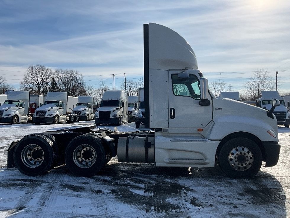 Day Cab Tractor-Heavy Duty Tractors-International-2019-LT625-London-ON-704,673\n\t\tkm-$ 38,500 - Image 8