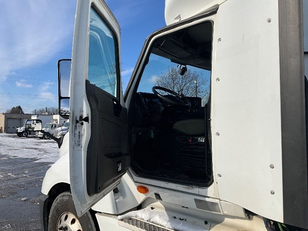 Day Cab Tractor-Heavy Duty Tractors-International-2019-LT625-London-ON-704,673\n\t\tkm-$ 38,500 - Image 9