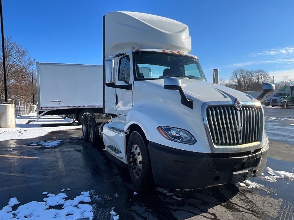 Day Cab Tractor-Heavy Duty Tractors-International-2019-LT625-London-ON-746,343\n\t\tkm-$ 36,500 - Image 1