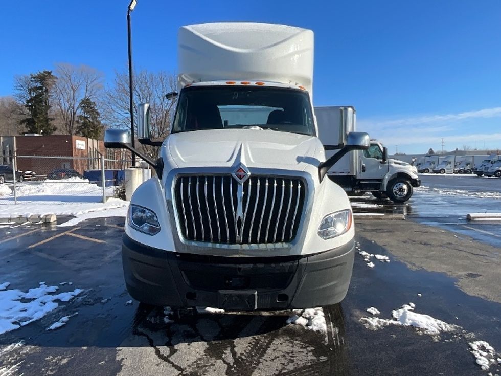 Day Cab Tractor-Heavy Duty Tractors-International-2019-LT625-London-ON-746,343\n\t\tkm-$ 36,500 - Image 2