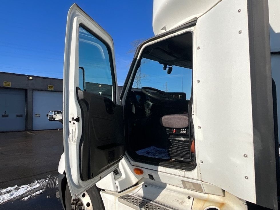 Day Cab Tractor-Heavy Duty Tractors-International-2019-LT625-London-ON-746,343\n\t\tkm-$ 36,500 - Image 9