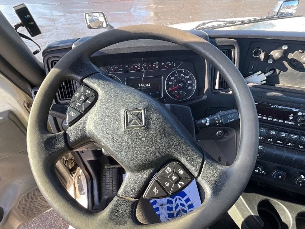 Day Cab Tractor-Heavy Duty Tractors-International-2019-LT625-London-ON-746,352\n\t\tkm-$ 33,000 - Image 11