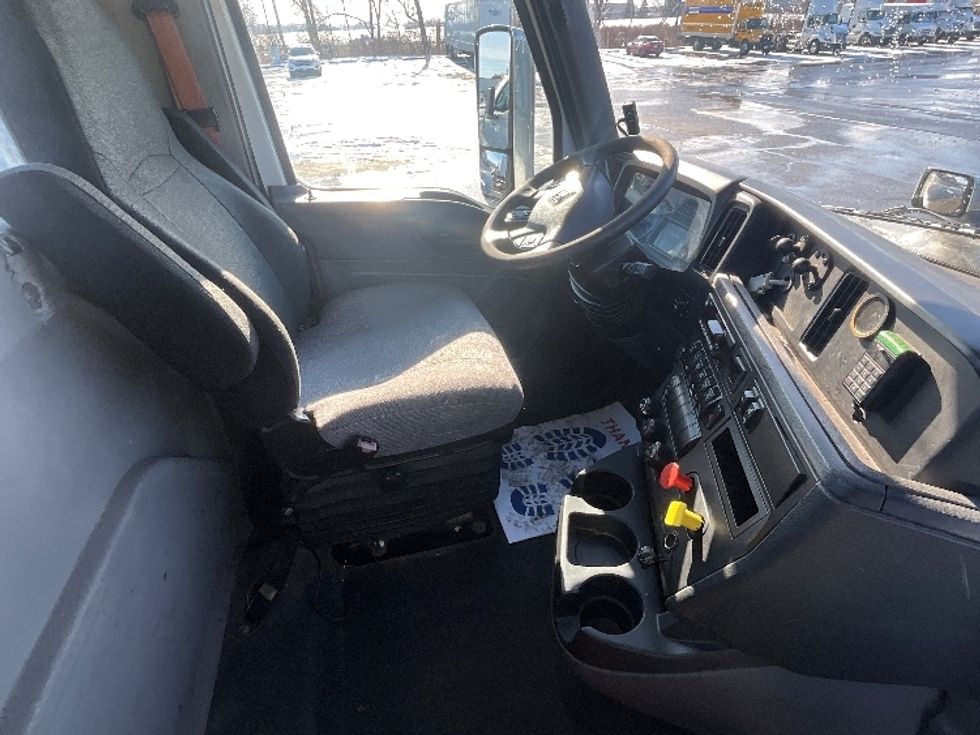 Day Cab Tractor-Heavy Duty Tractors-International-2019-LT625-London-ON-746,352\n\t\tkm-$ 33,000 - Image 14