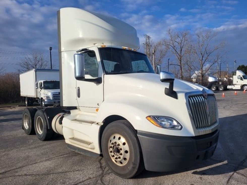 Day Cab Tractor-Heavy Duty Tractors-International-2019-LT625-London-ON-746,352\n\t\tkm-$ 33,000 - Image 17
