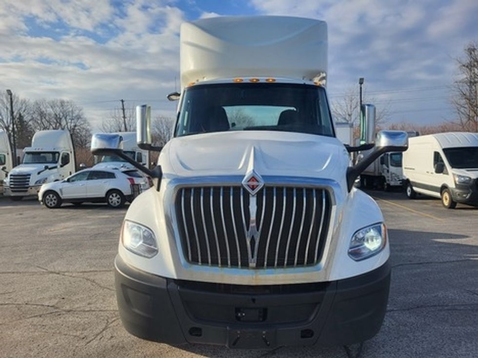Day Cab Tractor-Heavy Duty Tractors-International-2019-LT625-London-ON-746,352\n\t\tkm-$ 33,000 - Image 2