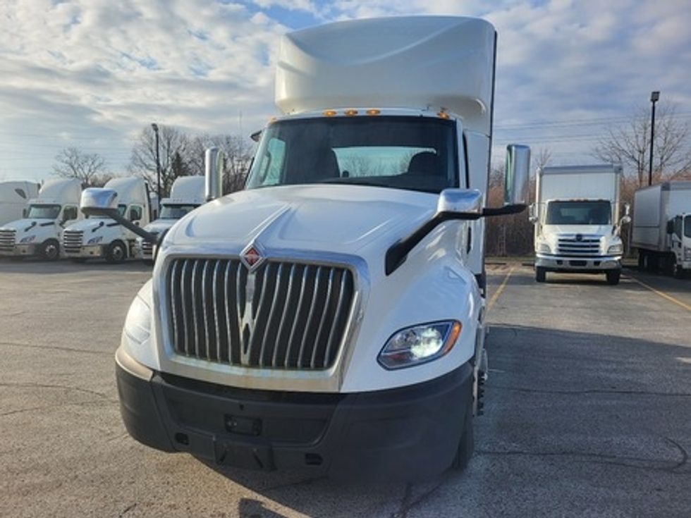 Day Cab Tractor-Heavy Duty Tractors-International-2019-LT625-London-ON-746,352\n\t\tkm-$ 33,000 - Image 3