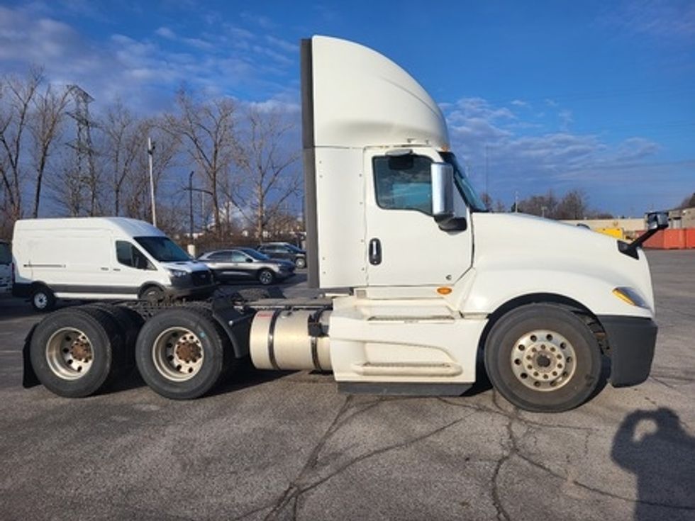 Day Cab Tractor-Heavy Duty Tractors-International-2019-LT625-London-ON-746,352\n\t\tkm-$ 33,000 - Image 4