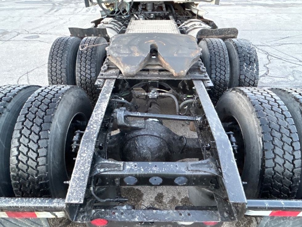 Day Cab Tractor-Heavy Duty Tractors-International-2019-LT625-London-ON-746,352\n\t\tkm-$ 33,000 - Image 6