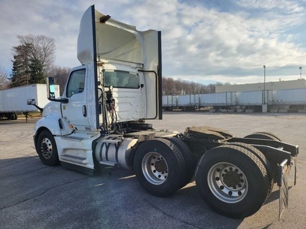 Day Cab Tractor-Heavy Duty Tractors-International-2019-LT625-London-ON-746,352\n\t\tkm-$ 33,000 - Image 7