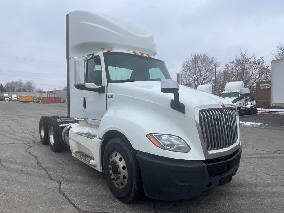 Day Cab Tractor-Heavy Duty Tractors-International-2019-LT625-London-ON-864,983\n\t\tkm-$ 29,250 - Image 1