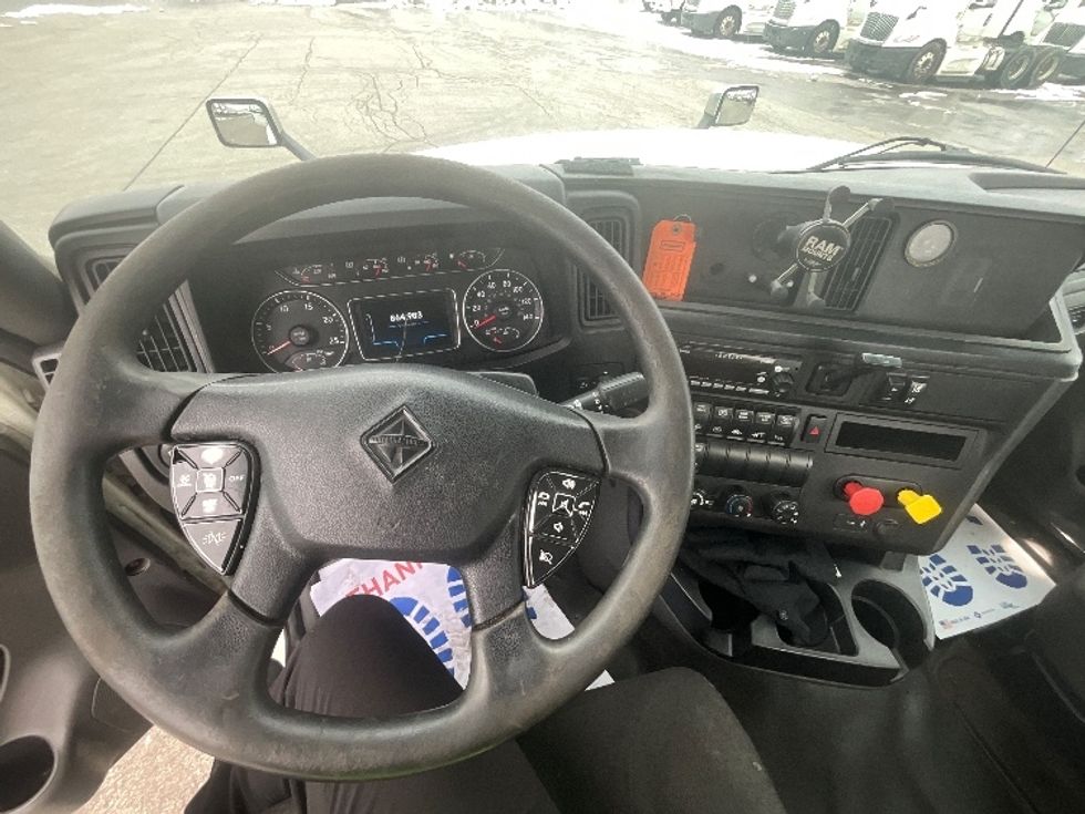 Day Cab Tractor-Heavy Duty Tractors-International-2019-LT625-London-ON-864,983\n\t\tkm-$ 29,250 - Image 11