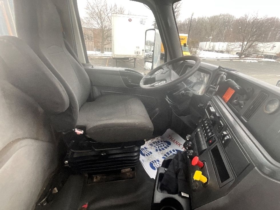 Day Cab Tractor-Heavy Duty Tractors-International-2019-LT625-London-ON-864,983\n\t\tkm-$ 29,250 - Image 14