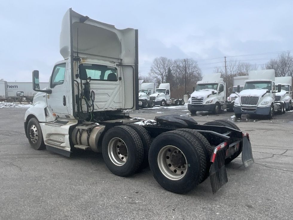 Day Cab Tractor-Heavy Duty Tractors-International-2019-LT625-London-ON-864,983\n\t\tkm-$ 29,250 - Image 5